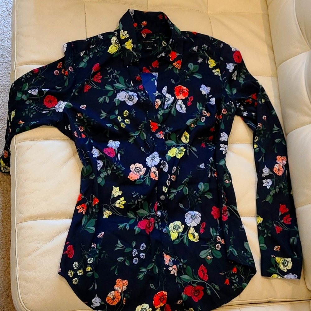 Ann Taylor floral button up blouse